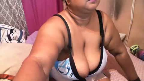 Snapshot of munniegalz1 chatting on 03/02/25, 12:09 your angel online show from 03/02/25, 12:09