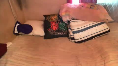 Snapshot of munniegalz1 chatting on 10/13/25, 08:36 your angel online show from 10/13/25, 08:36