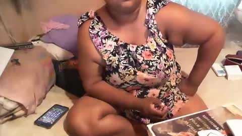 Snapshot of munniegalz1 chatting on 11/12/25, 09:32 your angel online show from 11/12/25, 09:32