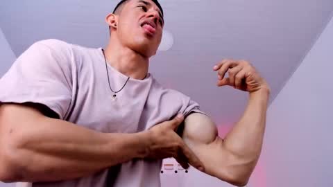 Muscle Man online show from 11/12/25, 03:45