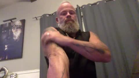 Snapshot of muscledick40 chatting on 09/17/25, 03:52 muscledick40 online show from 09/17/25, 03:52