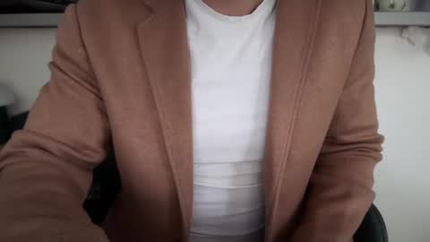 Snapshot of musclehair3 chatting on 02/06/25, 12:37 musclehair3 online show from 02/06/25, 12:37