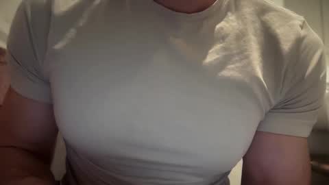 Snapshot of musclehair3 chatting on 02/14/25, 10:07 musclehair3 online show from 02/14/25, 10:07