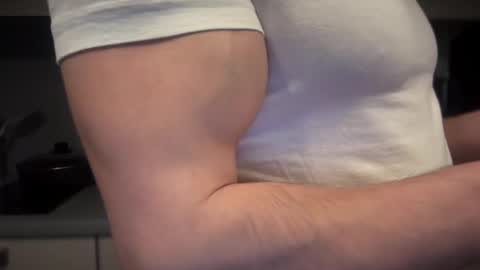 Snapshot of musclehair3 chatting on 02/22/25, 06:52 musclehair3 online show from 02/22/25, 06:52