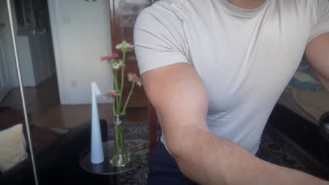 Snapshot of musclehair3 chatting on 09/23/25, 10:18 musclehair3 online show from 09/23/25, 10:18