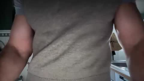 Snapshot of musclehair3 chatting on 11/09/25, 01:31 musclehair3 online show from 11/09/25, 01:31