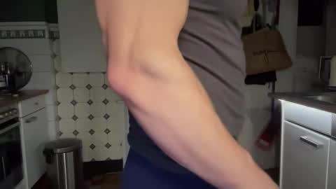 Snapshot of musclehair3 chatting on 11/15/25, 07:54 musclehair3 online show from 11/15/25, 07:54