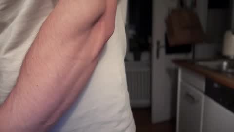 Snapshot of musclehair3 chatting on 12/14/25, 05:07 musclehair3 online show from 12/14/25, 05:07