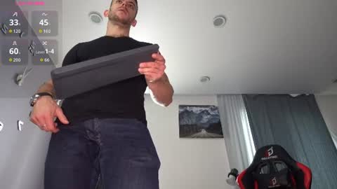 Snapshot of muscularfriend chatting on 07/20/26, 10:18 Ivan online show from 07/20/26, 10:18