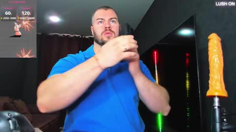 Snapshot of muscularjohnforu chatting on 03/08/25, 09:50 click icon for peach  online show from 03/08/25, 09:50