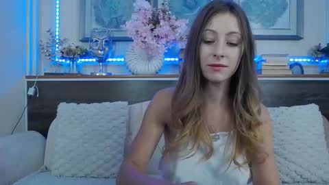 Luna  online show from 09/28/25, 05:29