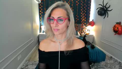 Diana online show from 10/10/25, 11:31