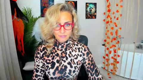 Diana online show from 10/30/25, 11:44