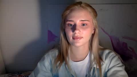 Snapshot of musescorner chatting on 09/24/25, 04:10 musescorner online show from 09/24/25, 04:10