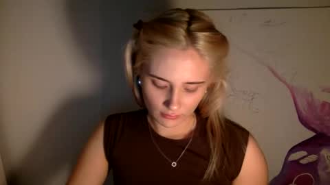 Snapshot of musescorner chatting on 11/06/25, 06:31 musescorner online show from 11/06/25, 06:31