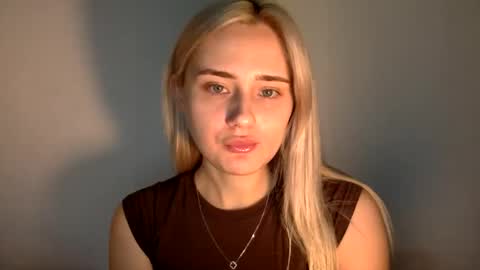 Snapshot of musescorner chatting on 11/13/25, 04:17 musescorner online show from 11/13/25, 04:17