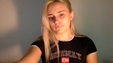 Snapshot of musescorner chatting on 11/16/25, 04:45 musescorner online show from 11/16/25, 04:45