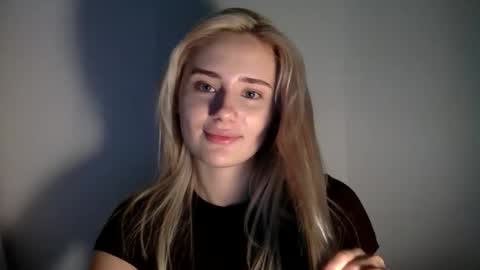 Snapshot of musescorner chatting on 11/17/25, 03:18 musescorner online show from 11/17/25, 03:18