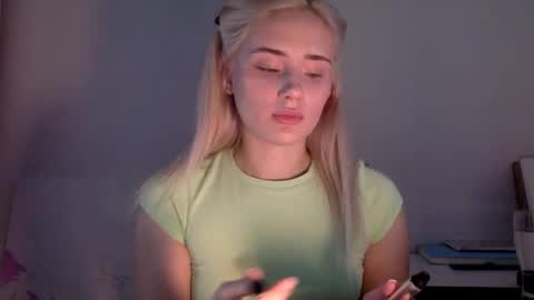 Snapshot of musescorner chatting on 12/03/25, 10:57 musescorner online show from 12/03/25, 10:57