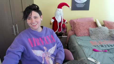 Snapshot of musicayluna chatting on 12/22/24, 12:38 VALENTINA Luna  online show from 12/22/24, 12:38