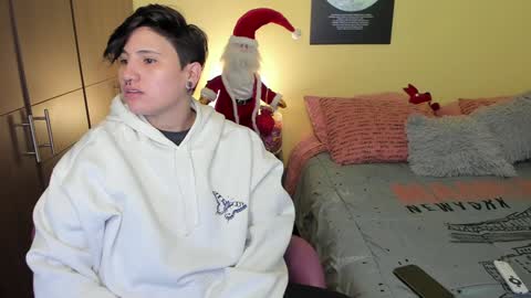 Snapshot of musicayluna chatting on 12/23/24, 09:49 VALENTINA Luna  online show from 12/23/24, 09:49