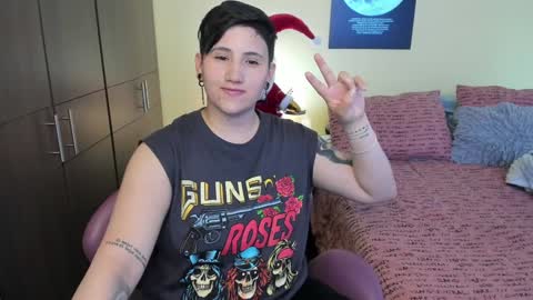 Snapshot of musicayluna chatting on 12/29/24, 10:14 VALENTINA Luna  online show from 12/29/24, 10:14