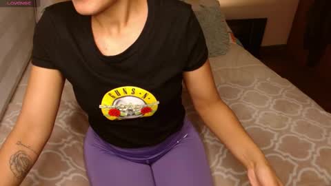 Snapshot of musicayluna chatting on 02/12/25, 04:44 VALENTINA Luna  online show from 02/12/25, 04:44