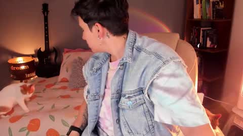 Snapshot of musicayluna chatting on 09/14/25, 04:55 VALENTINA Luna  online show from 09/14/25, 04:55