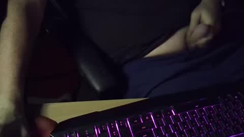 Snapshot of muso44 chatting on 12/15/25, 06:28 Muso online show from 12/15/25, 06:28