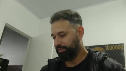 Snapshot of musosc chatting on 05/20/26, 12:06 musosc online show from 05/20/26, 12:06