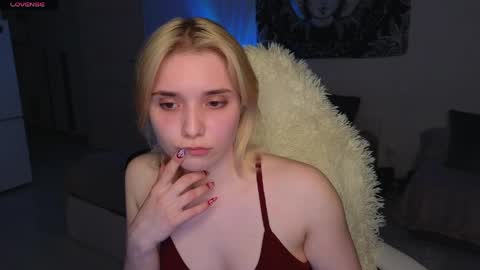 Snapshot of musyacute chatting on 05/20/26, 09:10 Molly online show from 05/20/26, 09:10