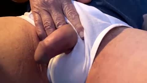 Snapshot of mutualjerk chatting on 03/07/25, 03:18 bighead mature oldcock love hairy pussy C2C married..hairy women more than welcome. Tips not required but appreciated online show from 03/07/25, 03:18