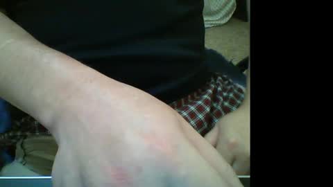 Snapshot of muzicdaddy4200 chatting on 11/18/25, 05:12 SubDaddy420 online show from 11/18/25, 05:12