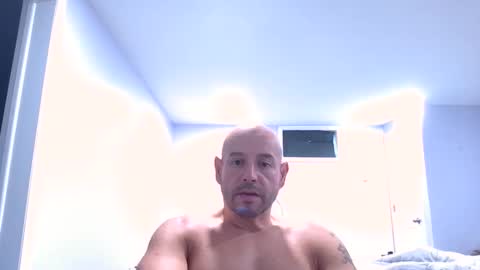 Snapshot of mworlton9 chatting on 10/06/25, 04:04 Maximus online show from 10/06/25, 04:04