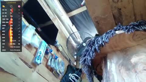 Snapshot of mxdnxss chatting on 10/15/25, 12:27 Maty online show from 10/15/25, 12:27