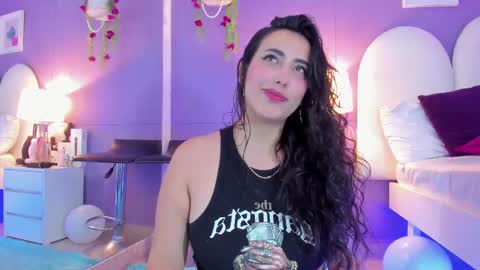 Snapshot of my_aleja_ chatting on 10/04/25, 01:09 my_aleja_ online show from 10/04/25, 01:09