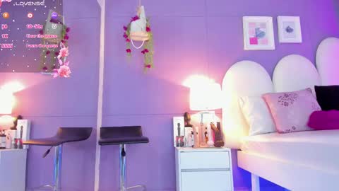 Snapshot of my_aleja_ chatting on 10/20/25, 12:49 my_aleja_ online show from 10/20/25, 12:49