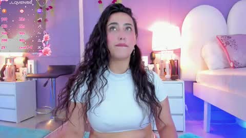 Snapshot of my_aleja_ chatting on 10/21/25, 01:23 my_aleja_ online show from 10/21/25, 01:23