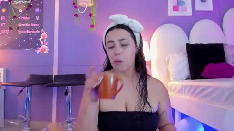 Snapshot of my_aleja_ chatting on 10/27/25, 01:37 my_aleja_ online show from 10/27/25, 01:37