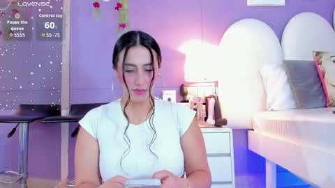 Snapshot of my_aleja_ chatting on 11/08/25, 01:22 my_aleja_ online show from 11/08/25, 01:22