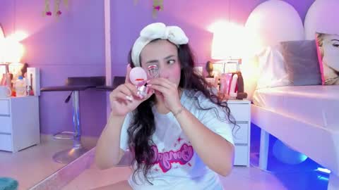 Snapshot of my_aleja_ chatting on 11/11/25, 12:49 my_aleja_ online show from 11/11/25, 12:49