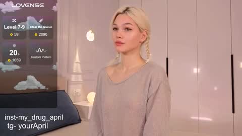 Snapshot of my_april chatting on 11/20/25, 08:14 April online show from 11/20/25, 08:14