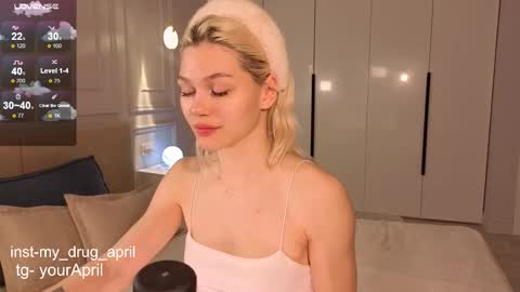 Snapshot of my_april chatting on 11/25/25, 04:07 April online show from 11/25/25, 04:07