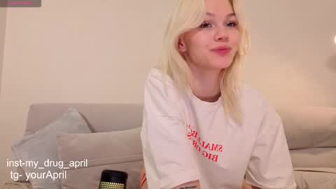 Snapshot of my_april chatting on 12/17/25, 08:26 April online show from 12/17/25, 08:26