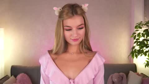 Polly online show from 09/25/25, 03:16