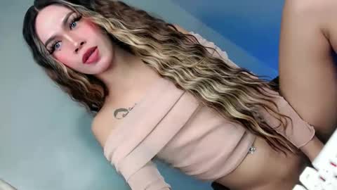 Snapshot of my_oh_my18 chatting on 12/10/24, 02:17 ROYCE online show from 12/10/24, 02:17