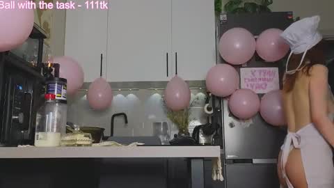 Snapshot of my_parisss chatting on 02/14/25, 07:33  PARIS   online show from 02/14/25, 07:33