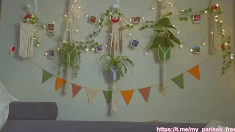 Snapshot of my_parisss chatting on 10/31/25, 04:57  PARIS   online show from 10/31/25, 04:57