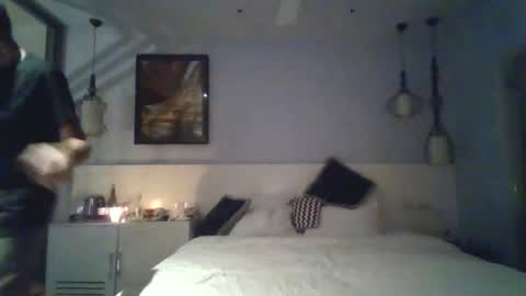 Snapshot of myair2 chatting on 11/14/25, 01:26 mama online show from 11/14/25, 01:26