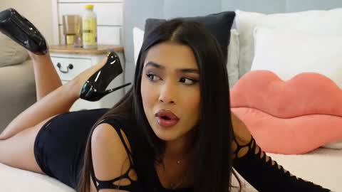 Snapshot of myamuse chatting on 10/20/25, 09:54 MyaMuse online show from 10/20/25, 09:54